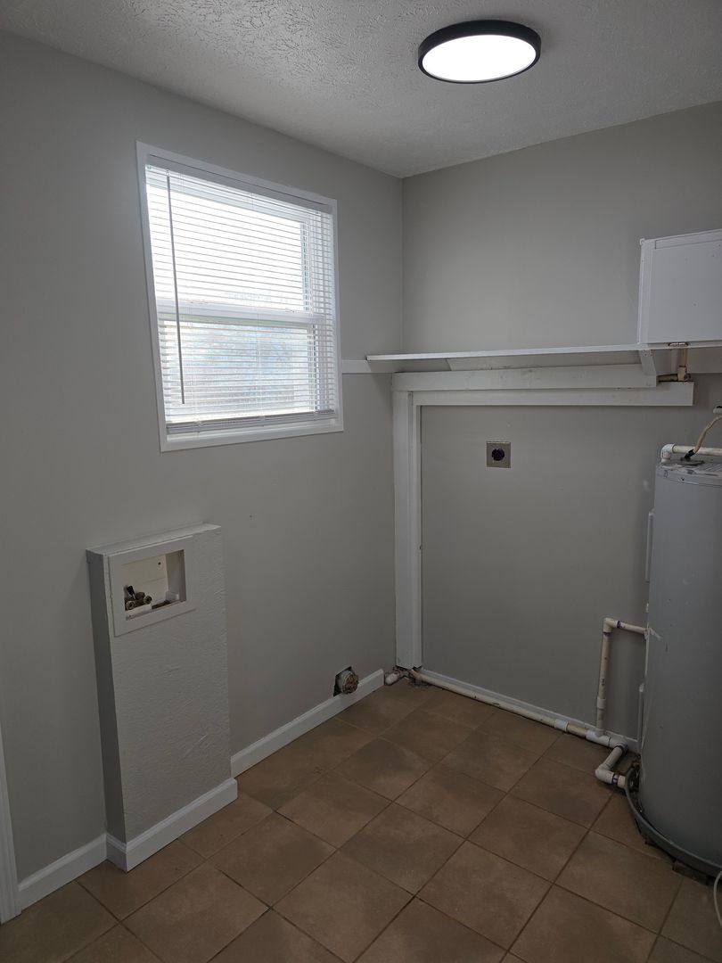 Apartment for rent at 104 Skyline Dr, Harriman, TN 37748