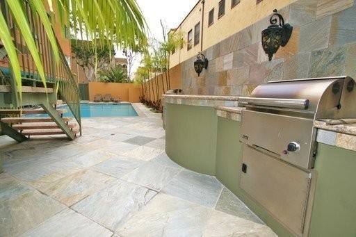 Apartment for rent at 215 Euclid Ave, Long Beach, CA 90803