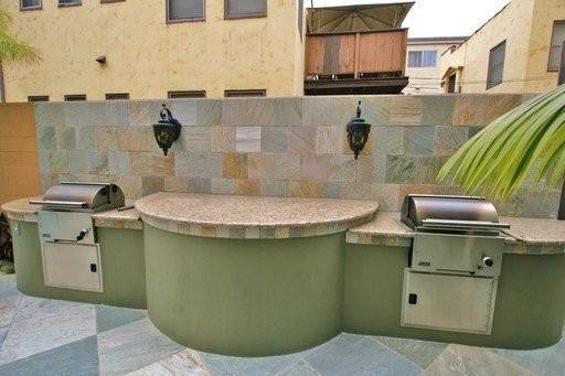 Apartment for rent at 215 Euclid Ave, Long Beach, CA 90803