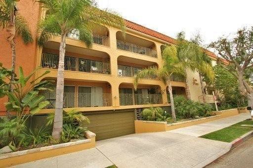 Apartment for rent at 215 Euclid Ave, Long Beach, CA 90803