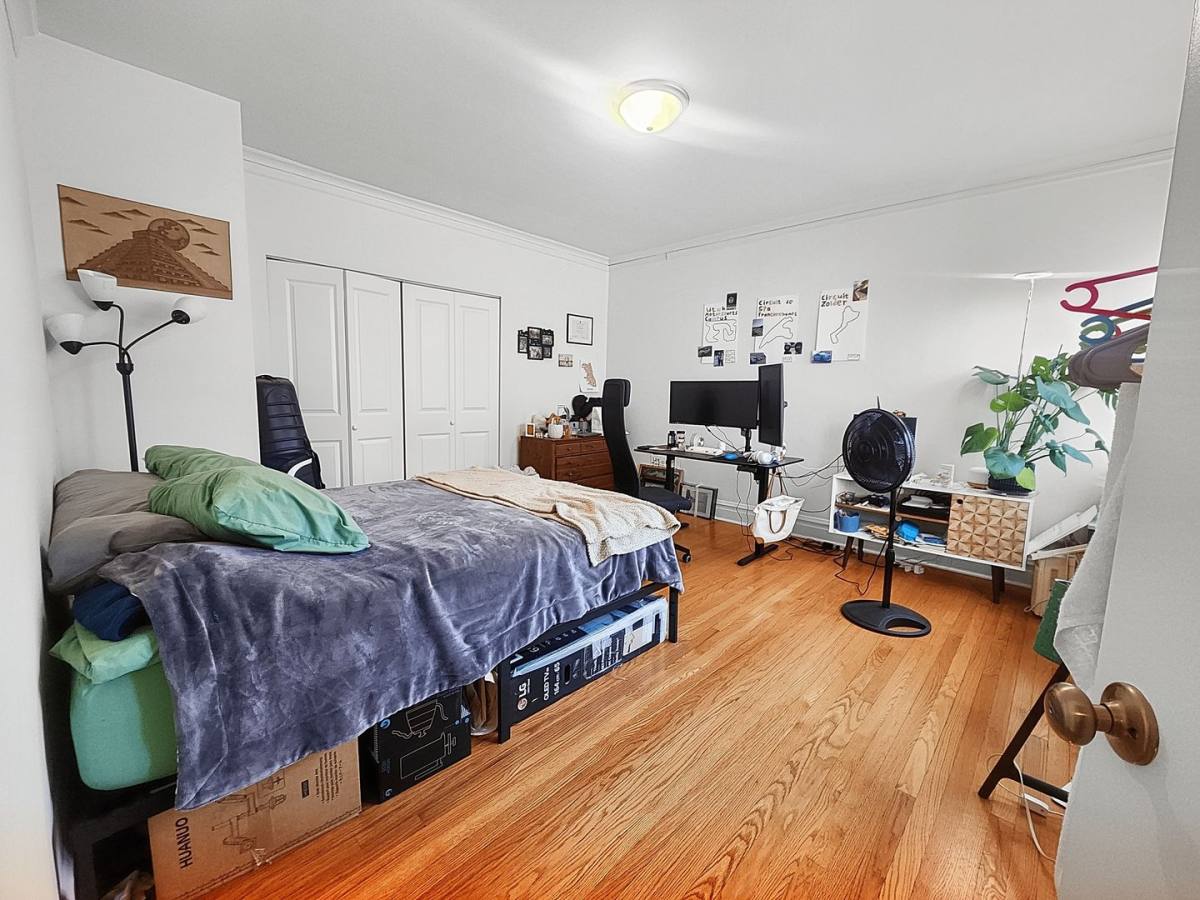 Apartment for rent at 2722 W Farragut, Chicago, IL 60625