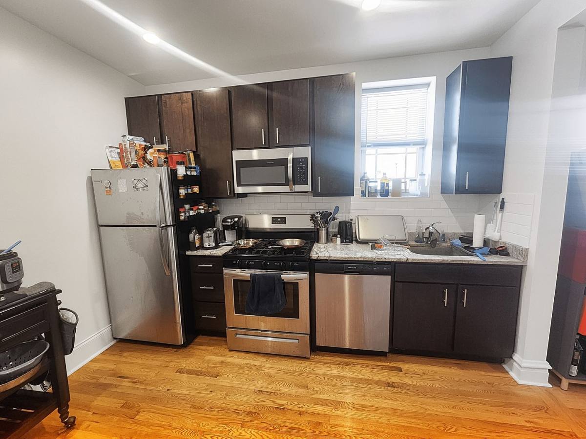 Apartment for rent at 2722 W Farragut, Chicago, IL 60625