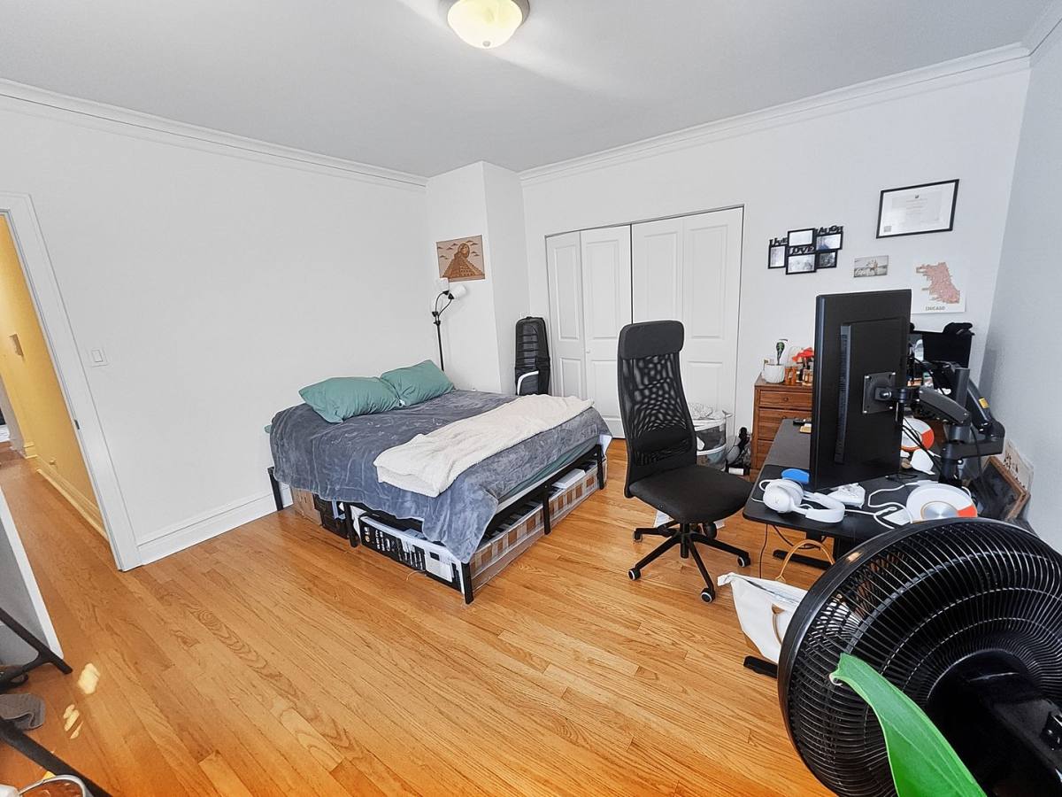 Apartment for rent at 2722 W Farragut, Chicago, IL 60625