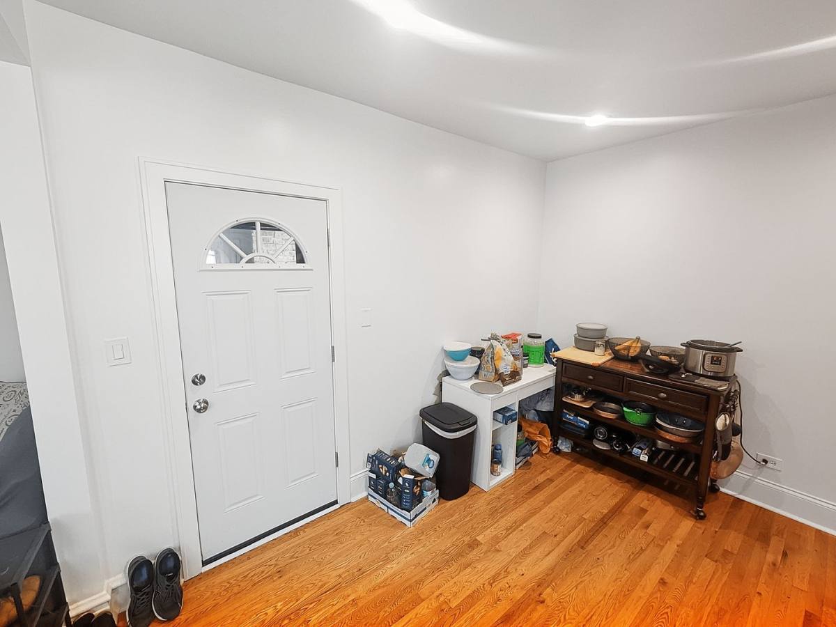 Apartment for rent at 2722 W Farragut, Chicago, IL 60625