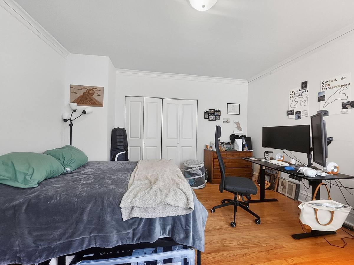 Apartment for rent at 2722 W Farragut, Chicago, IL 60625