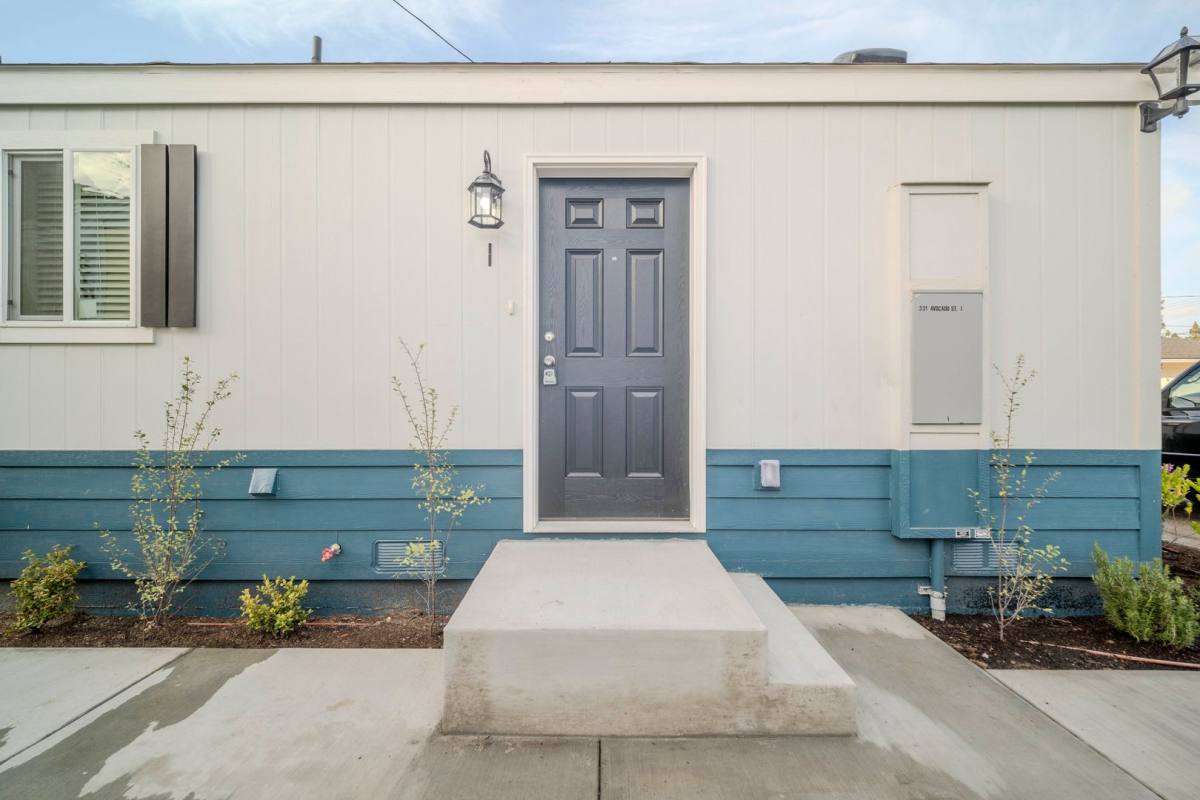 Apartment for rent at 331 Avocado St, Costa Mesa, CA 92627