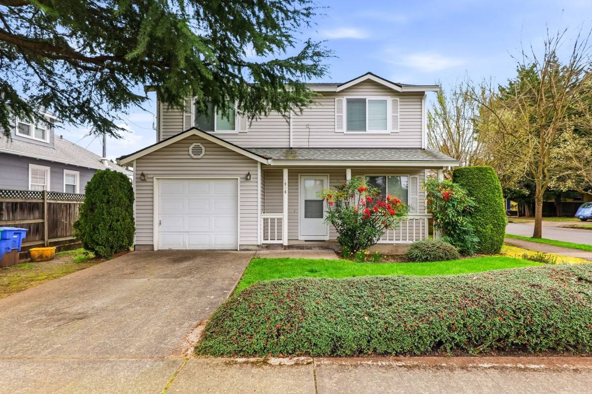 House for rent at 4906 SE Holgate Blvd, Portland, OR 97206