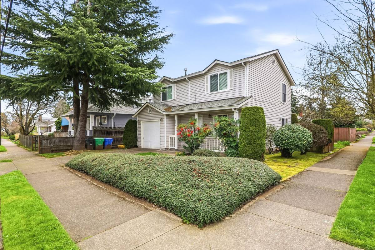 House for rent at 4906 SE Holgate Blvd, Portland, OR 97206