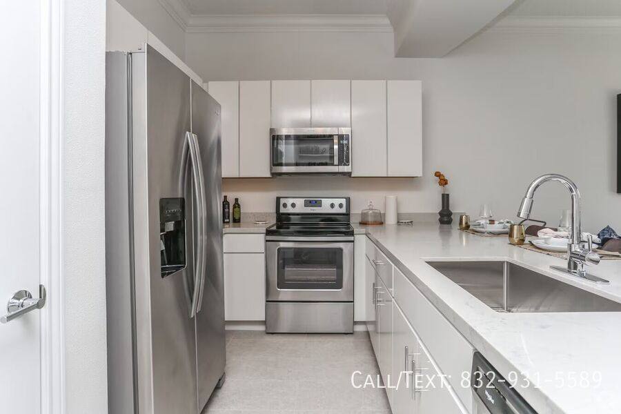 Apartment for rent at 6499 Arnot St #BOTB1, Houston, TX 77007