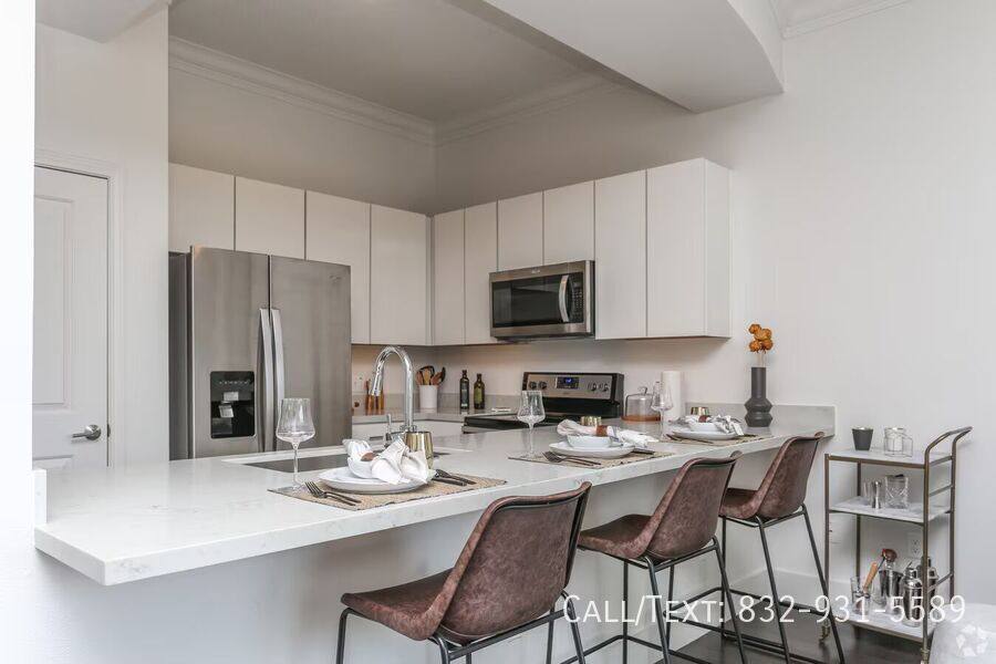 Apartment for rent at 6499 Arnot St #BOTB1, Houston, TX 77007