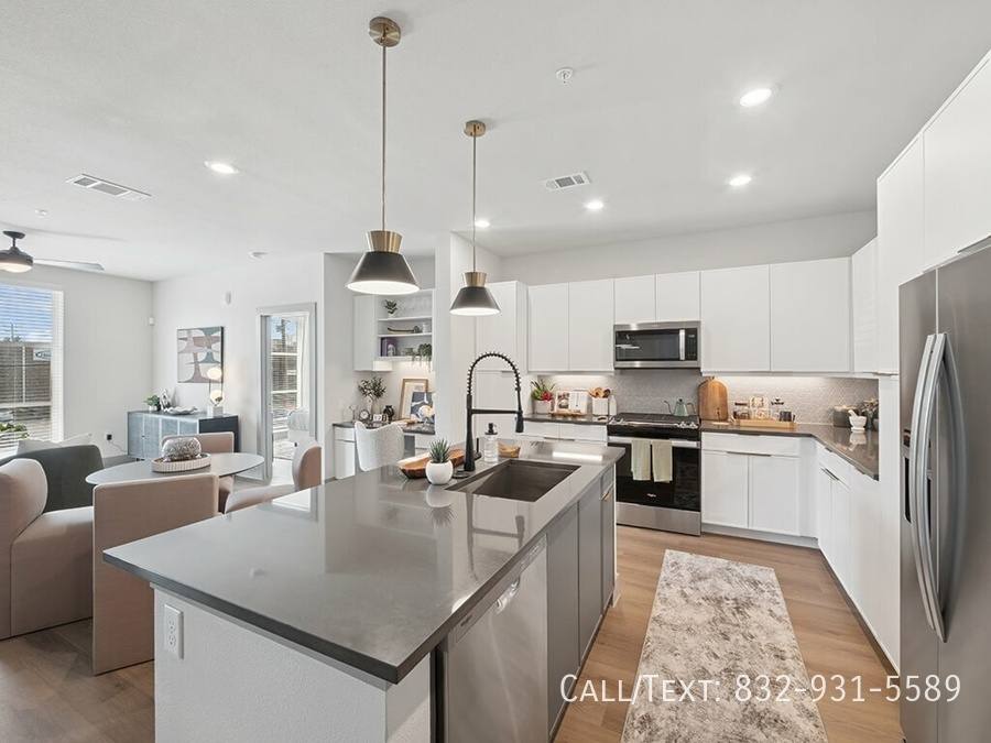 Apartment for rent at 1993 Silver St #HA15, Houston, TX 77007