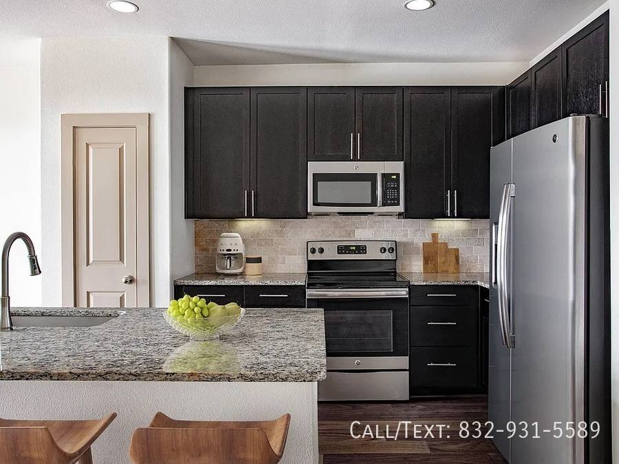 Townhouse for rent at 2800 Greenbusch Rd #OFL, Katy, TX 77494