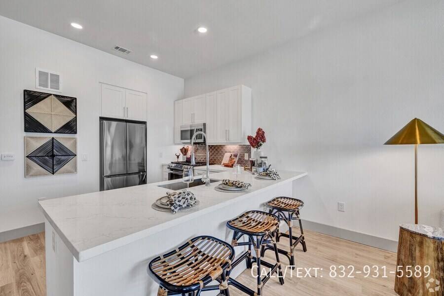 Apartment for rent at 2148 Bevis St #BEH2, Houston, TX 77008