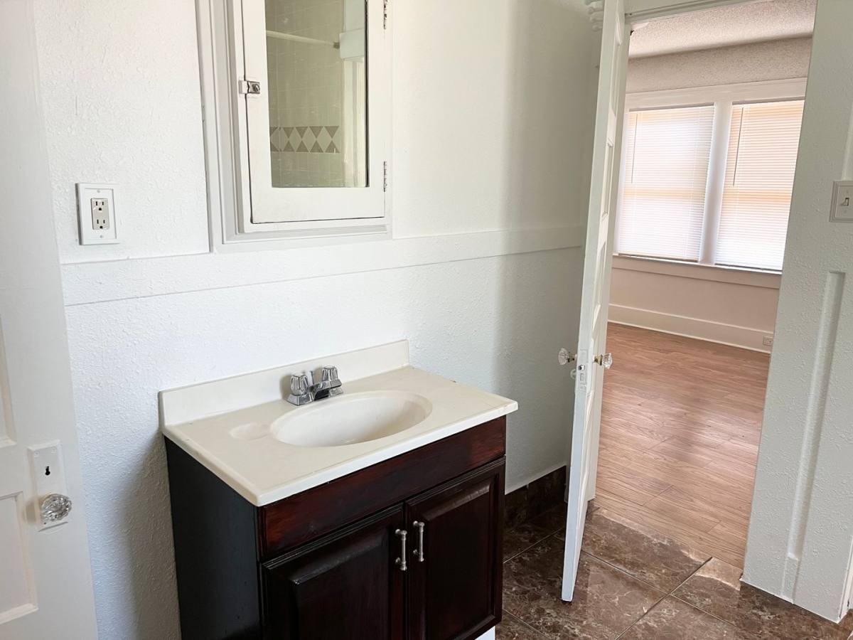 House for rent at 9 E Olive, Fresno, CA 93728