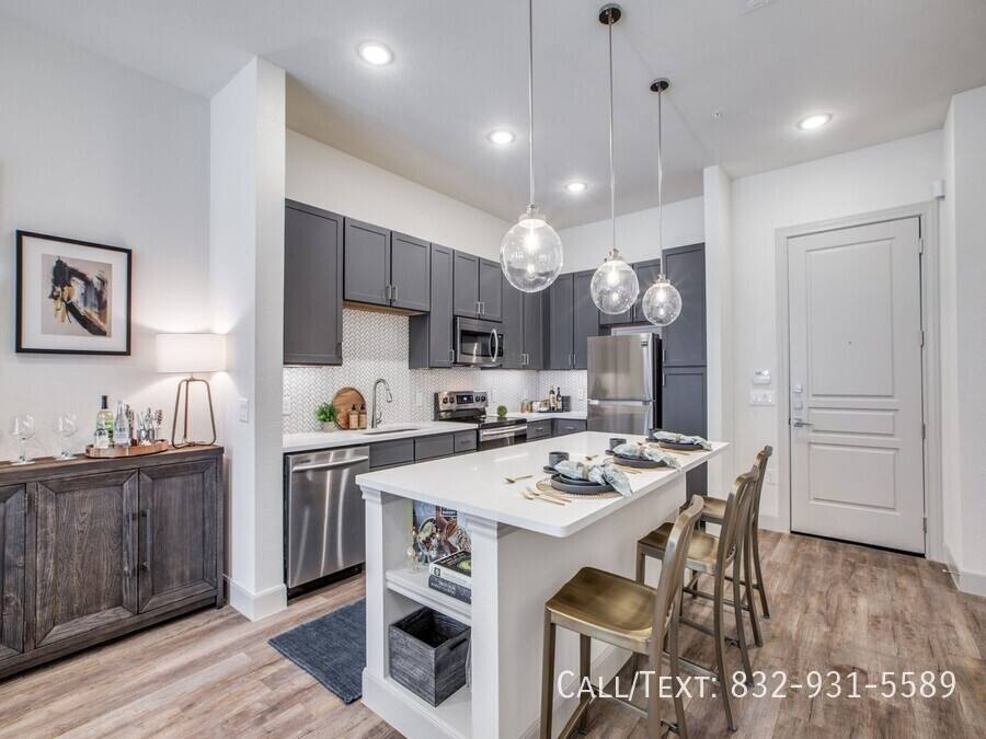 Apartment for rent at 2333 Pinegate #CA1, Houston, TX 77008