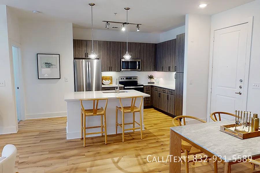 Apartment for rent at 1099 Yale St #21YE, Houston, TX 77008