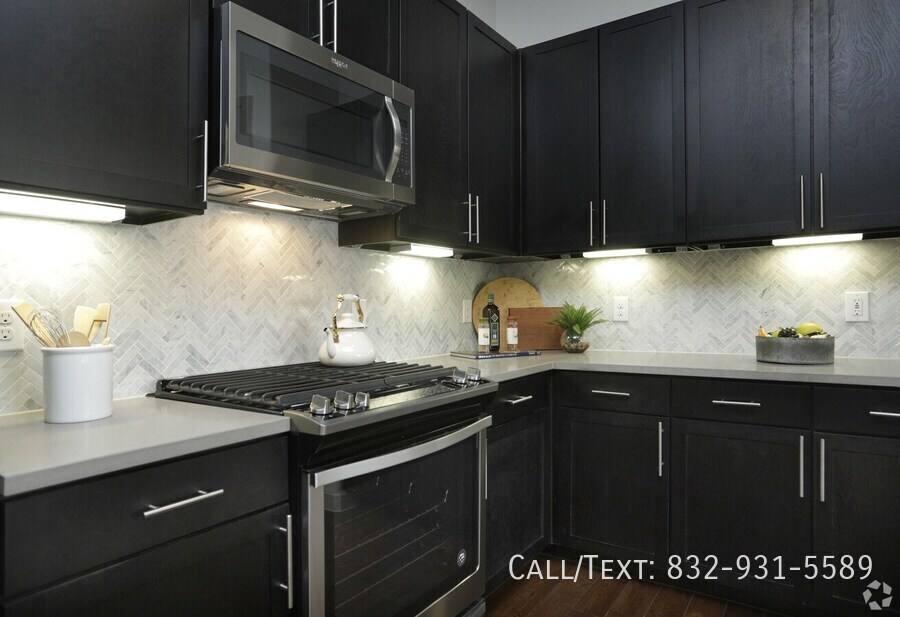 Apartment for rent at 4599 Bellaire Blvd #SCR1, Bellaire, TX 77401
