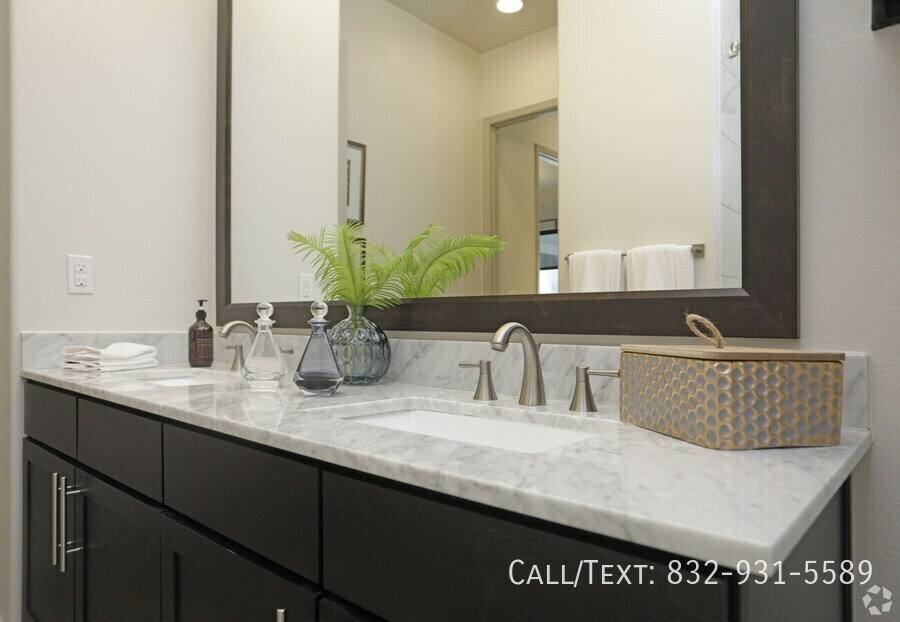 Apartment for rent at 4599 Bellaire Blvd #SCR1, Bellaire, TX 77401