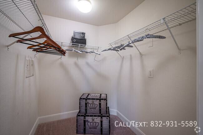 Apartment for rent at 4198 Blossom St #JH1, Houston, TX 77007