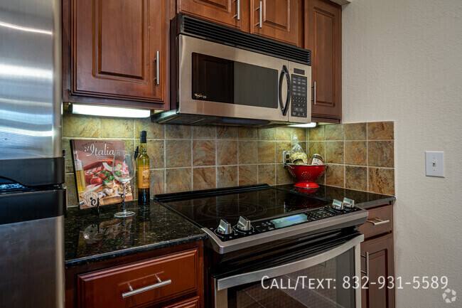 Apartment for rent at 4198 Blossom St #JH1, Houston, TX 77007