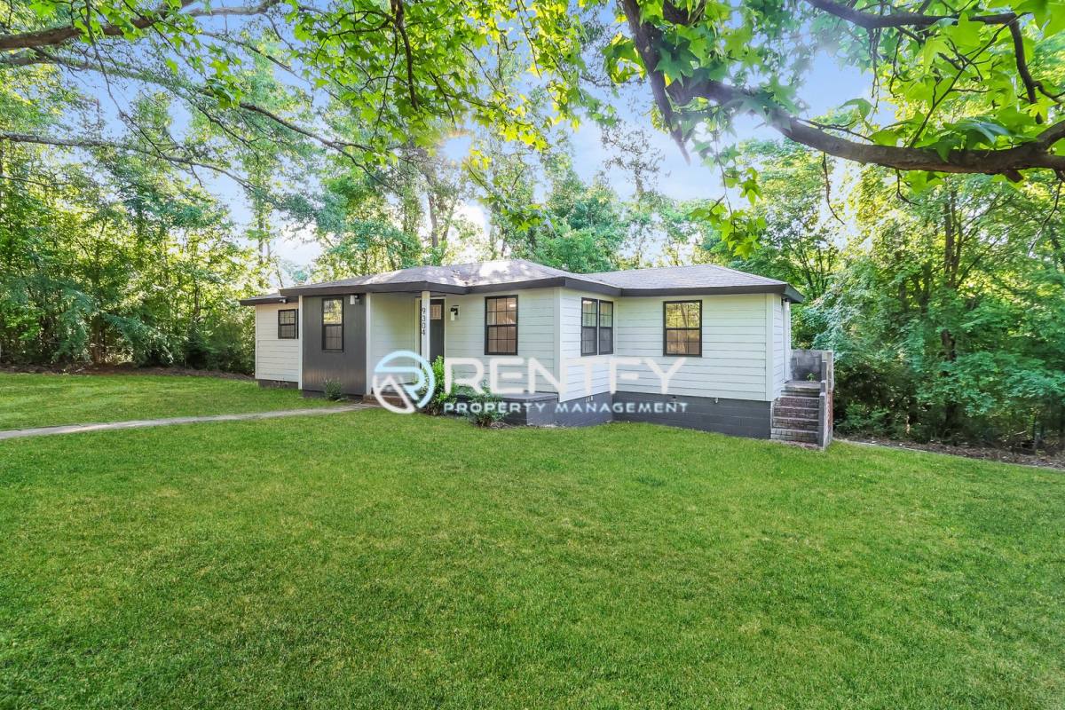House for rent at 9304 Legranger Rd, Charlotte, NC 28262