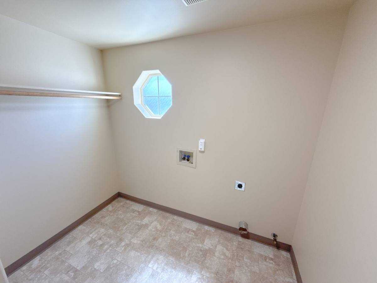 Apartment for rent at 5542-5542 Glenridge Way, Klamath Falls, OR 97603