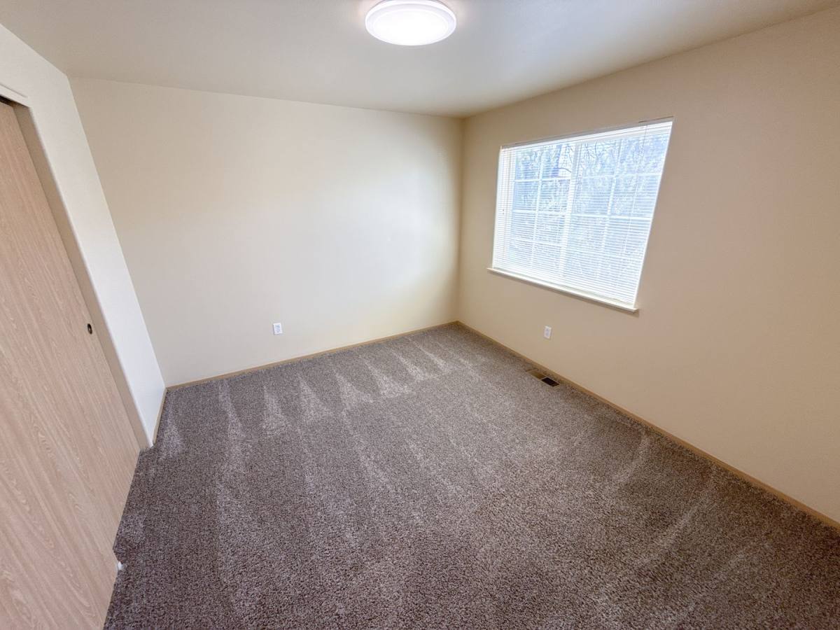 Apartment for rent at 5542-5542 Glenridge Way, Klamath Falls, OR 97603
