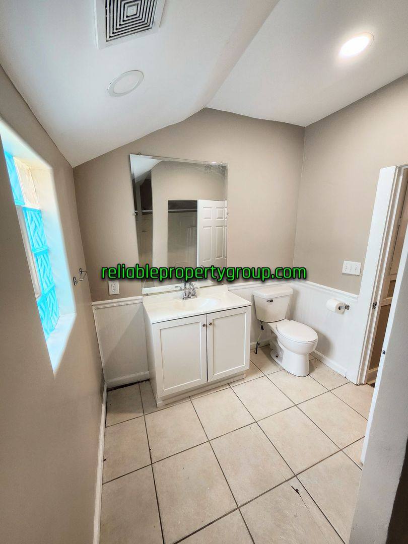 Apartment for rent at 436 E Taber St, Fort Wayne, IN 46803