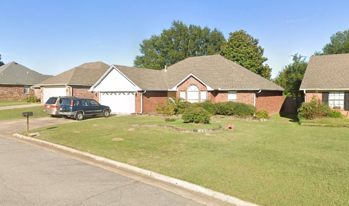 House for rent at 6409 Fallstone Rd, Fort Smith, AR 72916
