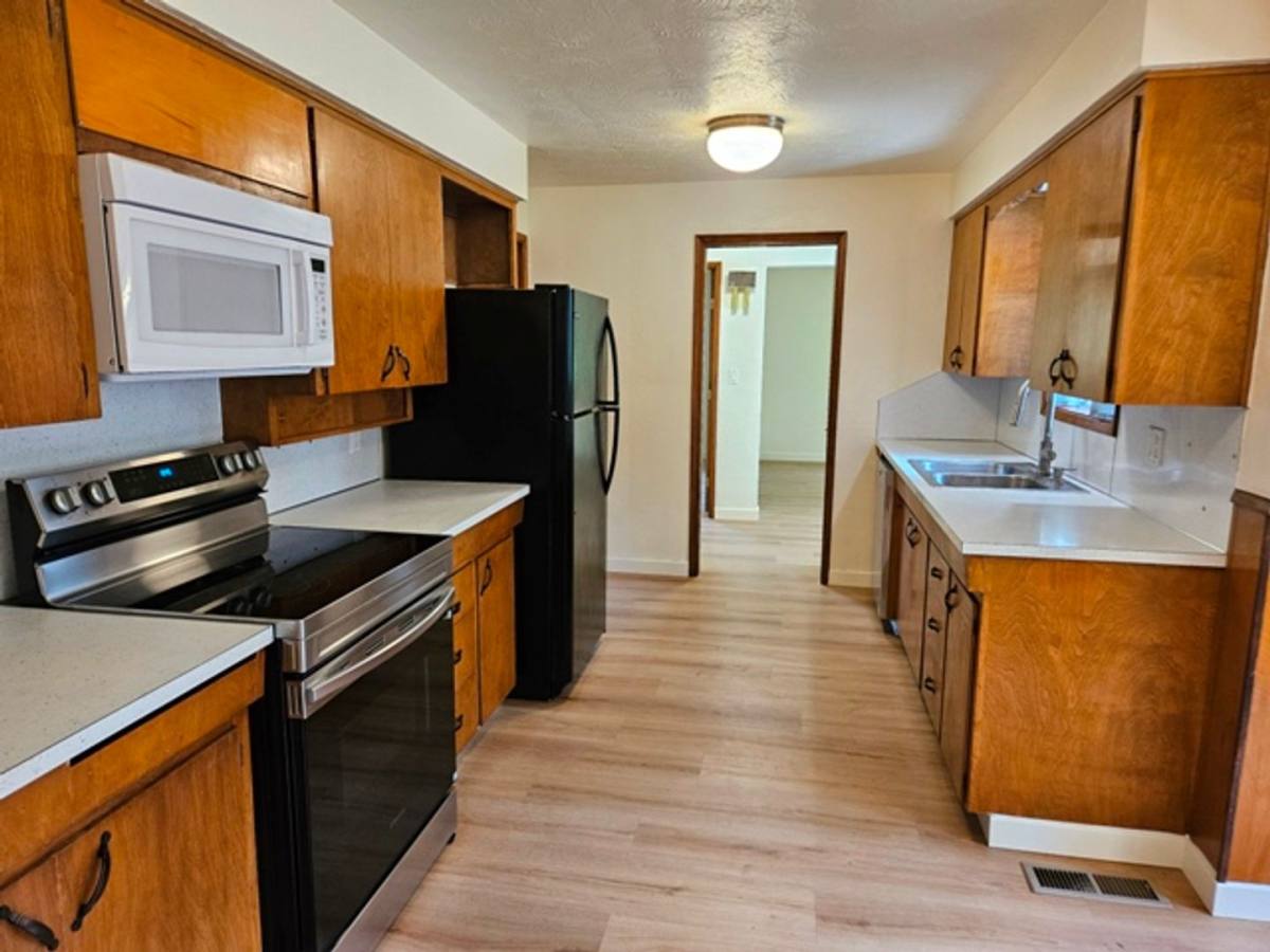 House for rent at 47524 E Lyons-Mill City Dr, Lyons, OR 97358