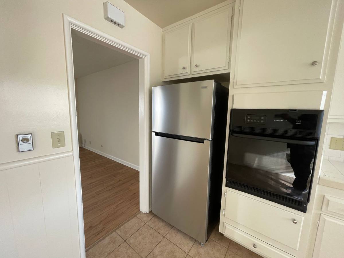 Apartment for rent at 460 W Doran St, Glendale, CA 91203