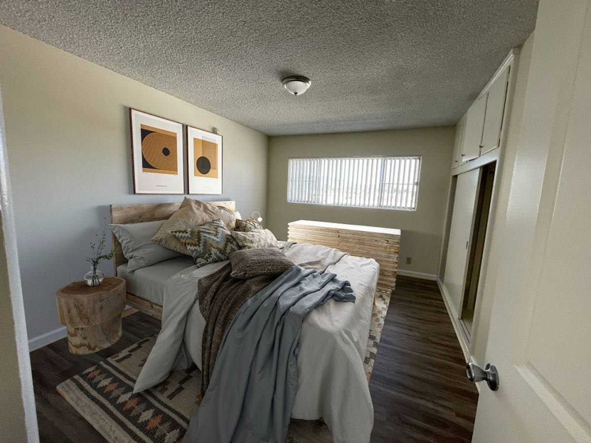 Apartment for rent at 460 W Doran St, Glendale, CA 91203