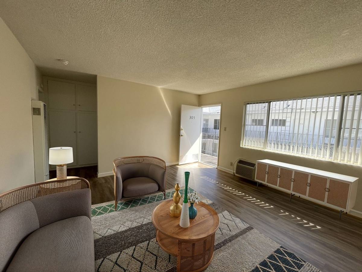 Apartment for rent at 460 W Doran St, Glendale, CA 91203