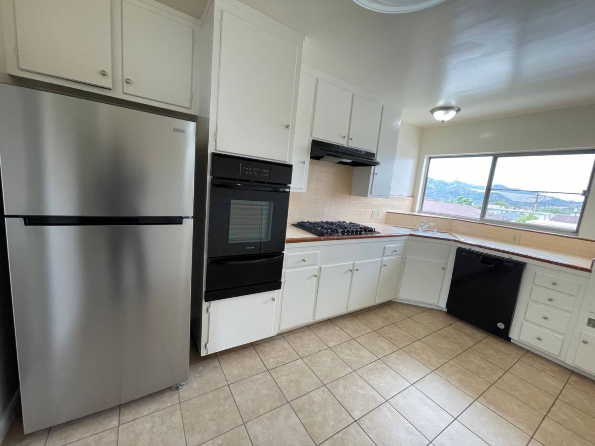 Apartment for rent at 460 W Doran St, Glendale, CA 91203