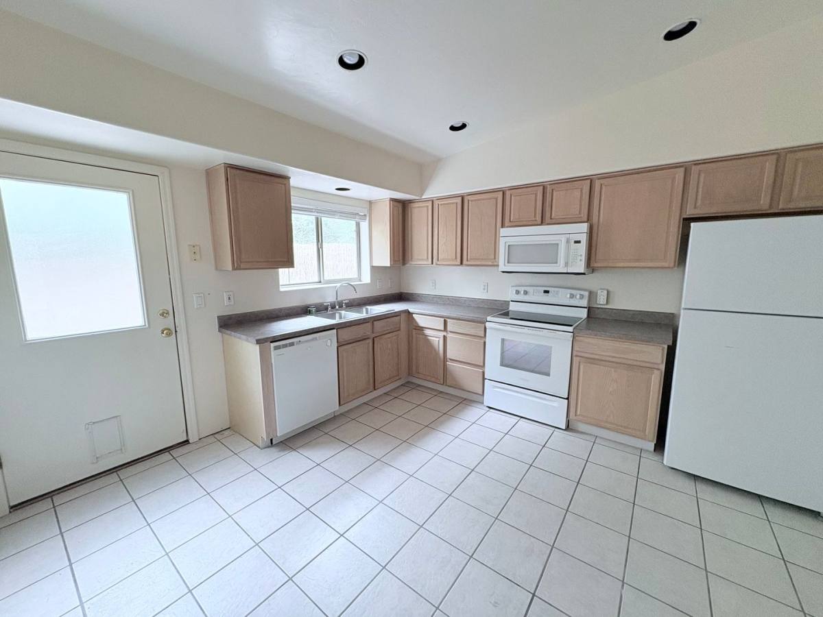 Apartment for rent at 3673 S Camino Seco, Tucson, AZ 85730