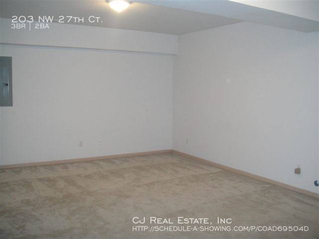 House for rent at 203 NW 27th Court, Blue Springs, MO 64015