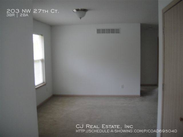 House for rent at 203 NW 27th Court, Blue Springs, MO 64015