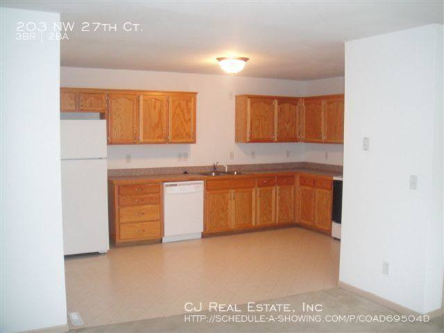 House for rent at 203 NW 27th Court, Blue Springs, MO 64015