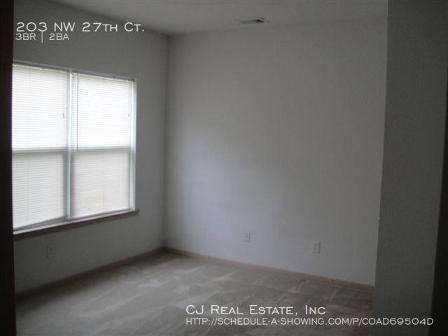 House for rent at 203 NW 27th Court, Blue Springs, MO 64015