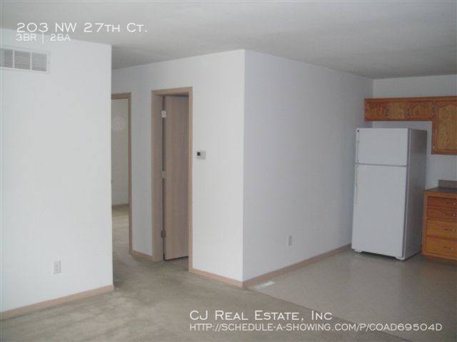 House for rent at 203 NW 27th Court, Blue Springs, MO 64015