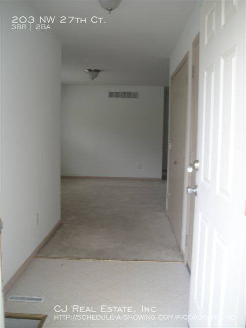 House for rent at 203 NW 27th Court, Blue Springs, MO 64015