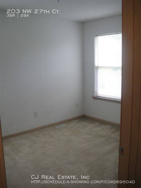 House for rent at 203 NW 27th Court, Blue Springs, MO 64015