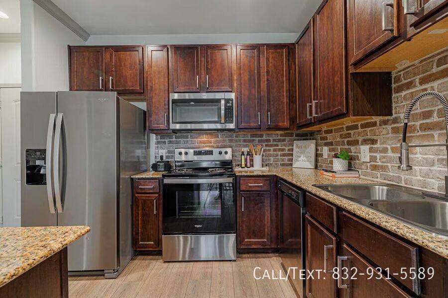 Apartment for rent at 10799 Memorial Dr #AAML, Houston, TX 77024