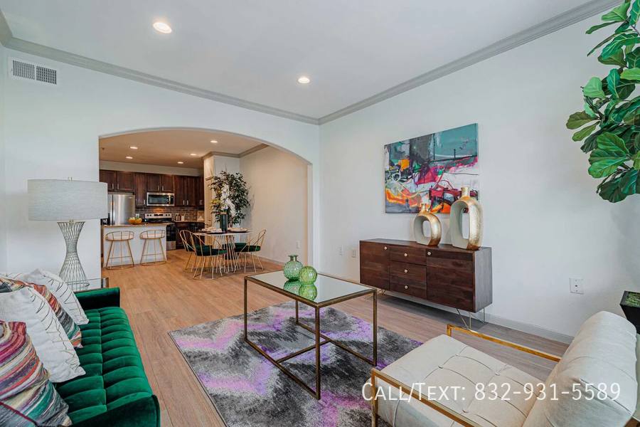 Apartment for rent at 10799 Memorial Dr #AAML, Houston, TX 77024