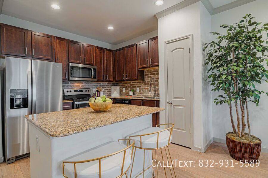 Apartment for rent at 10799 Memorial Dr #AAML, Houston, TX 77024