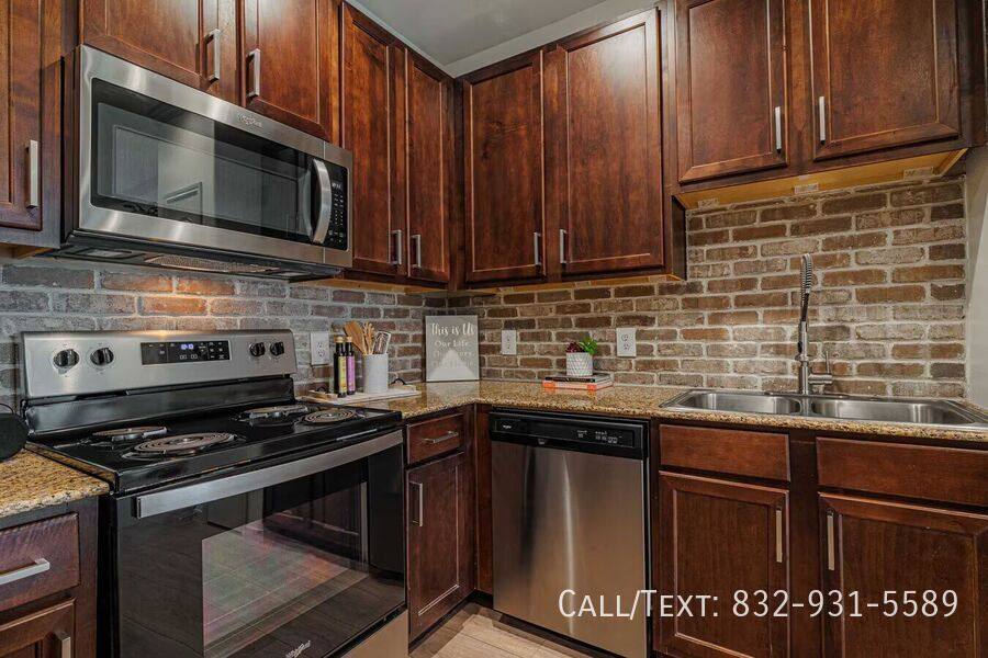 Apartment for rent at 10799 Memorial Dr #AAML, Houston, TX 77024
