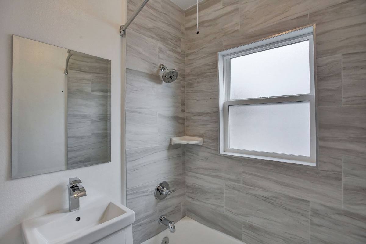 Apartment for rent at 1634 SE Hawthorne Blvd, Portland, OR 97214