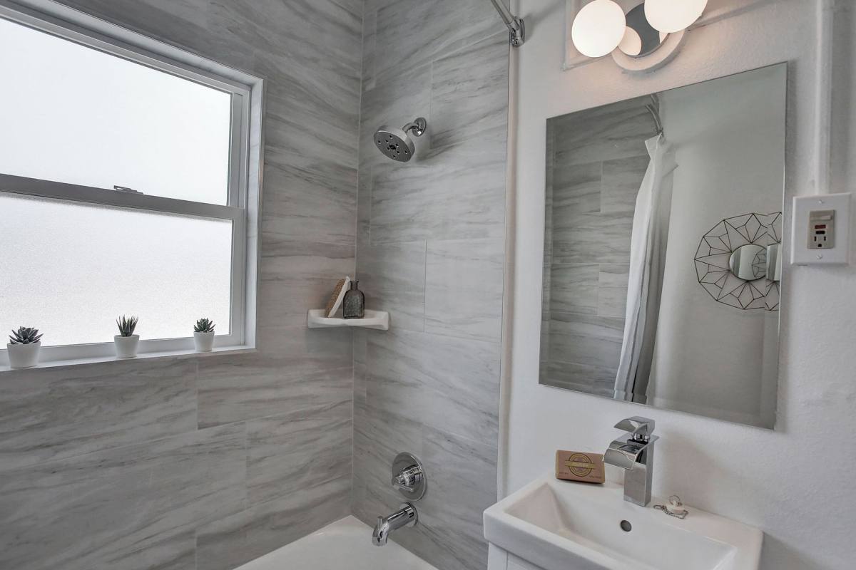Apartment for rent at 1634 SE Hawthorne Blvd, Portland, OR 97214
