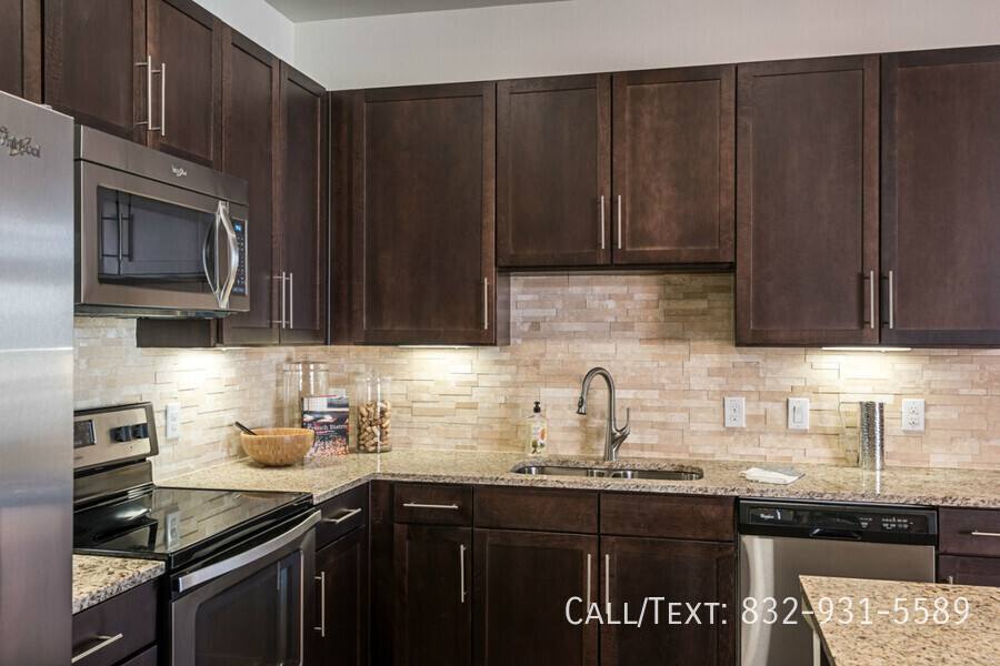 Apartment for rent at 2598 Main St #38M2, Houston, TX 77002