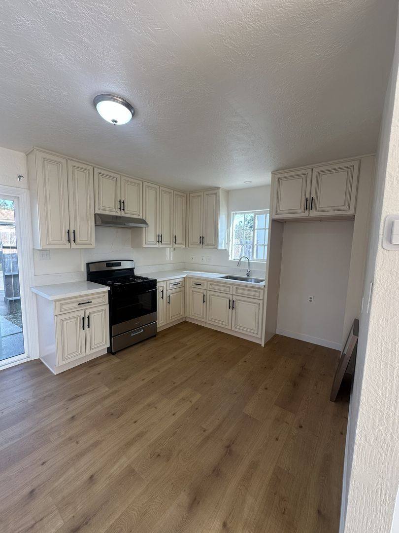Apartment for rent at 130 Surfside Dr, Port Hueneme, CA 93041